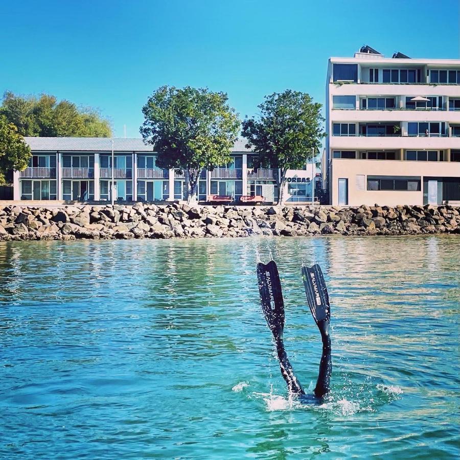 Zorba Waterfront Motel Batemans Bay Exterior photo